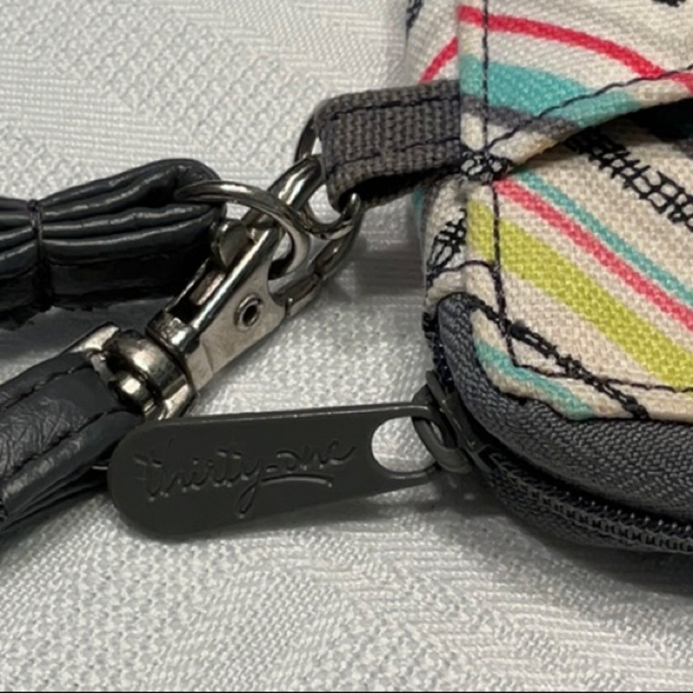 thirty-one Chevron Pattern Wristlet ID/Card Holder - Picture 3 of 5